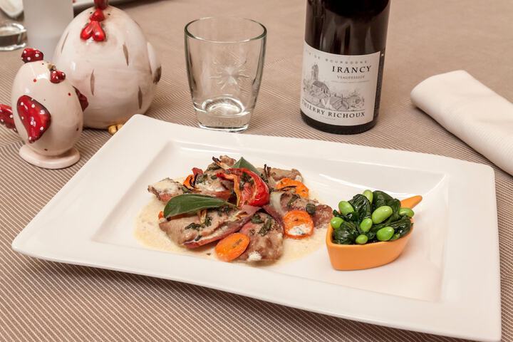 Dining 44 of 51