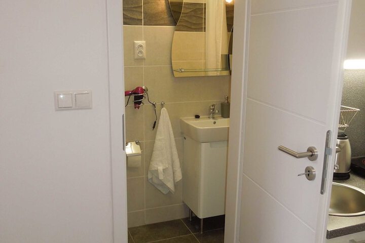 Room 25 of 28