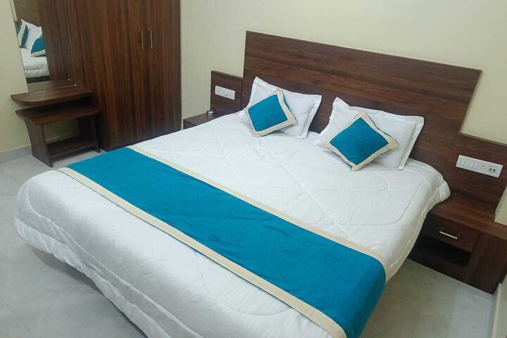 Room 6 of 26