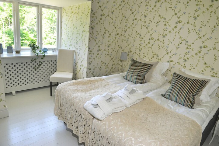 Room 4 of 75