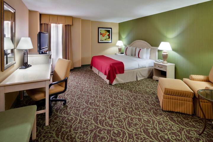 Premium King Bed (6 of 22)