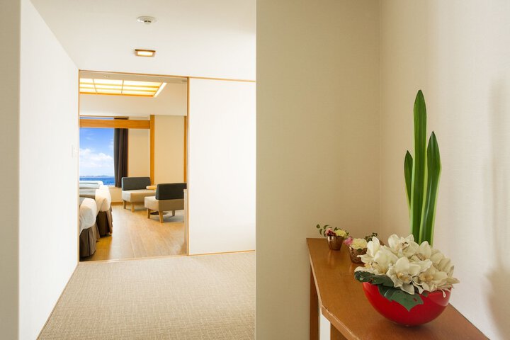 Room 4 of 172