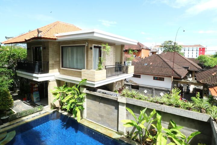 Hotel with Pool