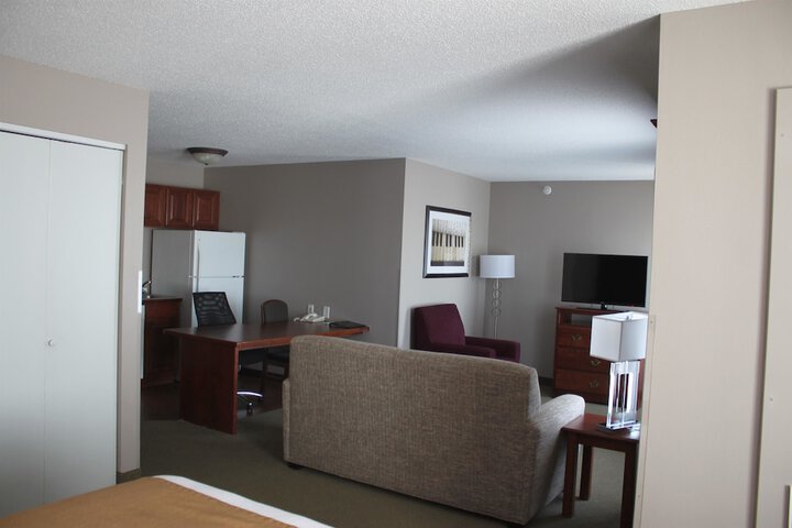 1 Bedroom Queen Bed Accessible (10 of 10)