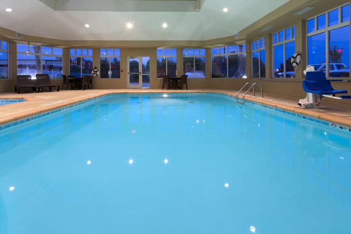 Pools & Facilities