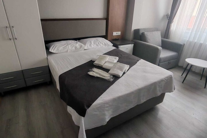 Room 8 of 34