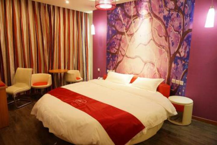 Room 9 of 9