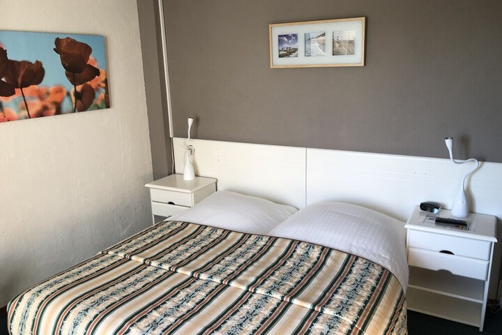 Room 8 of 139