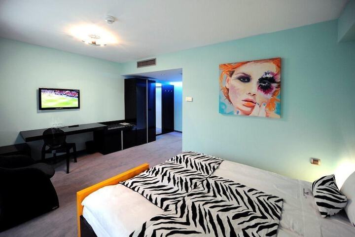 Room 13 of 49