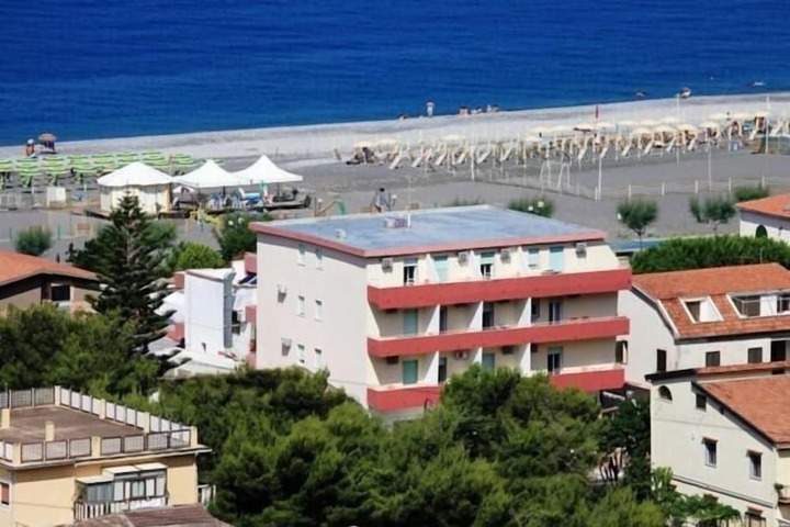Hotel 64 of 67