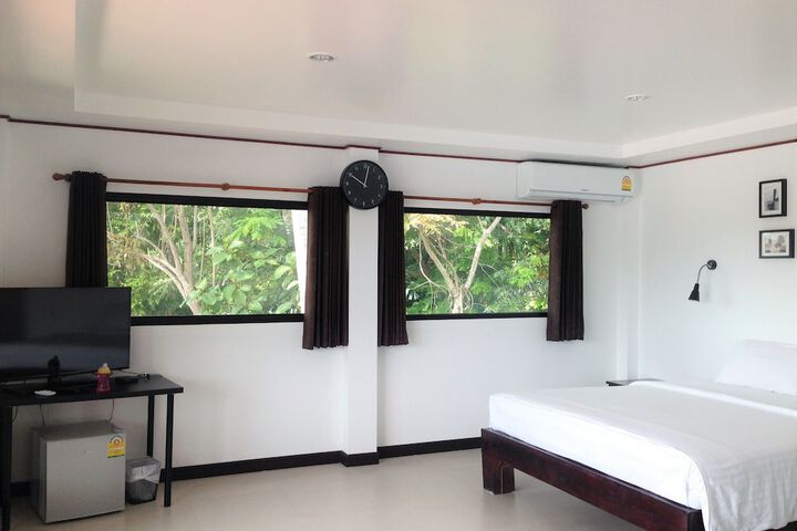 Room 12 of 128