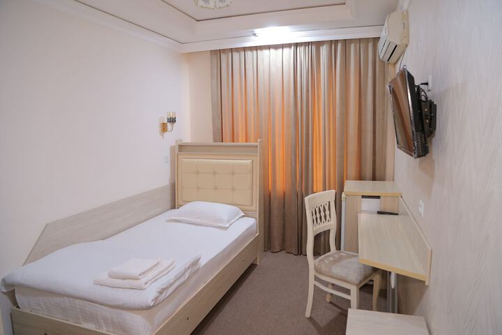 Room 4 of 18