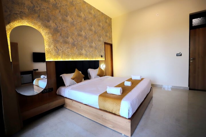 Room 3 of 62