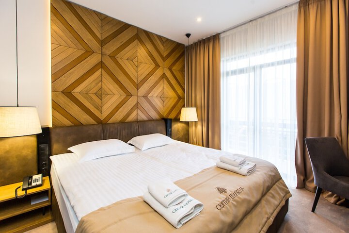 Room 25 of 28