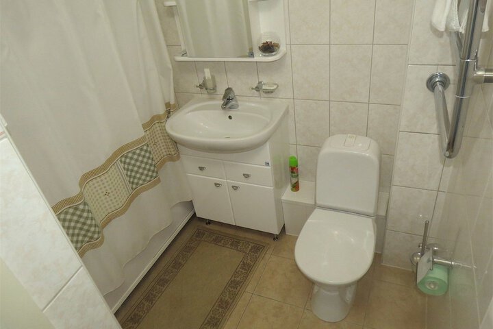 Room 32 of 38