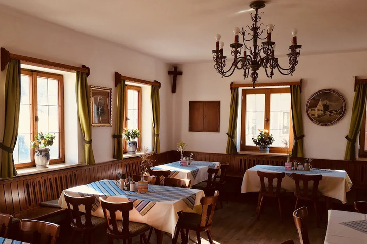 Dining 5 of 11