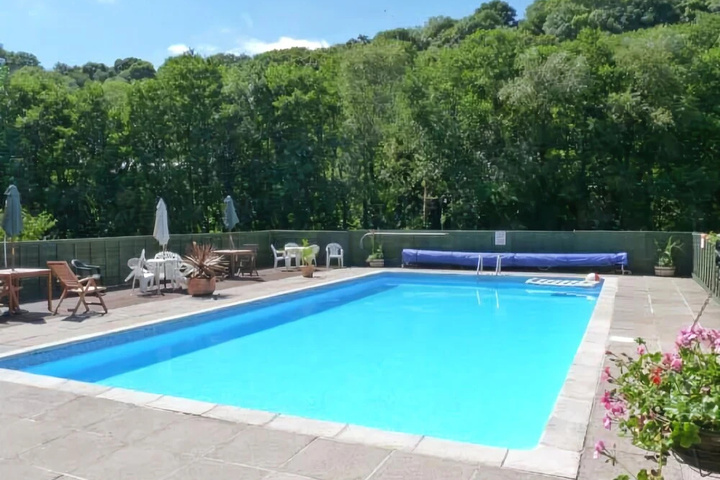 Pool 9 of 13