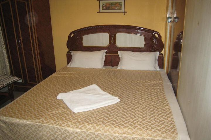 Room 17 of 38