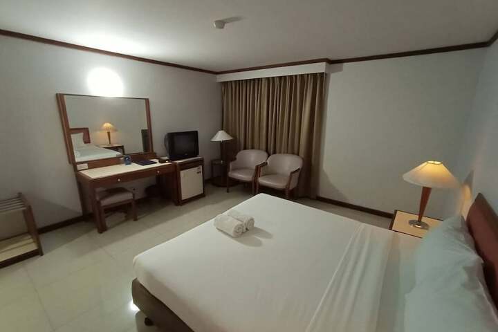 Room 95 of 143