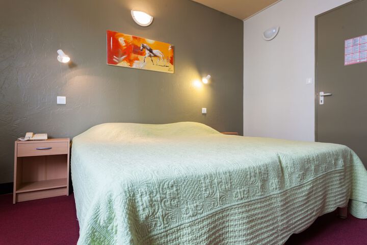 Room 6 of 20