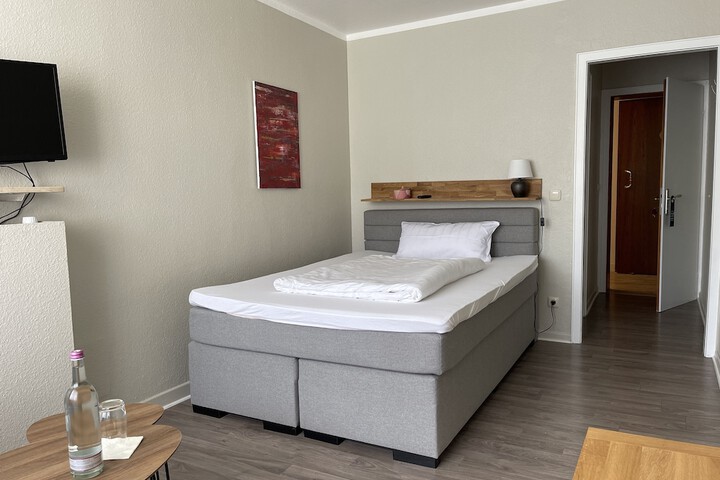 Room 18 of 128