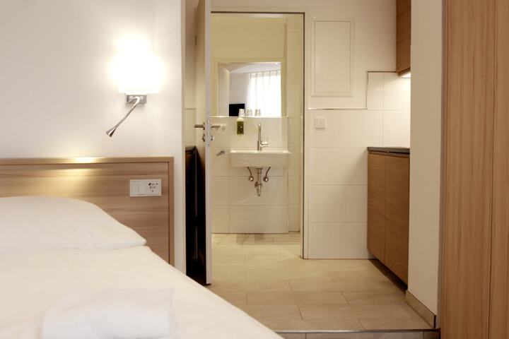 Room 47 of 84