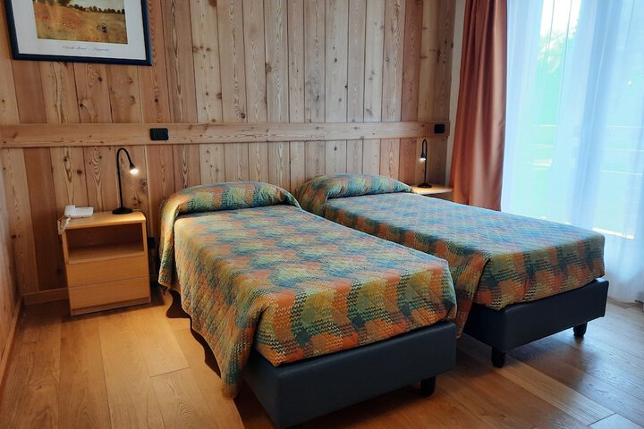 Room 6 of 37