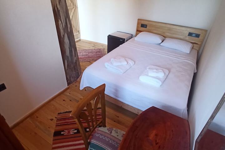 Room 2 of 95