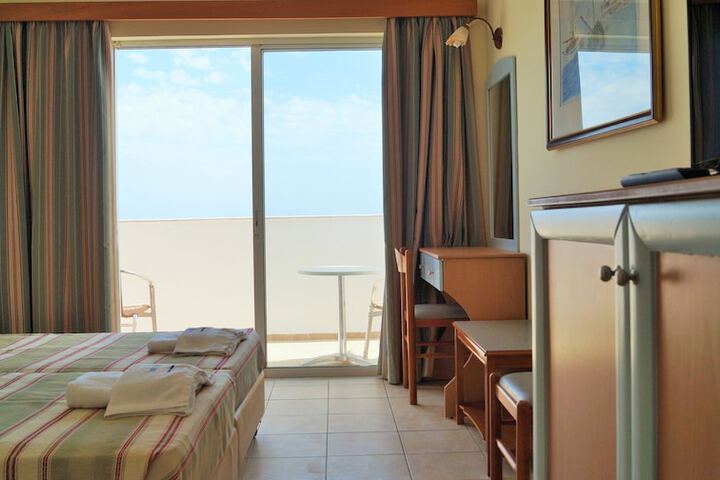 Room 8 of 35