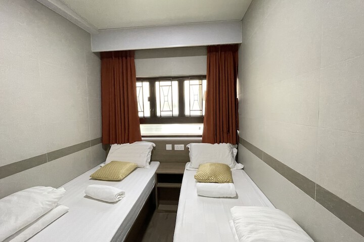 Room 89 of 195