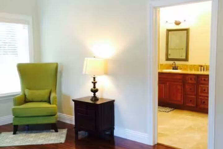 Room 5 of 10