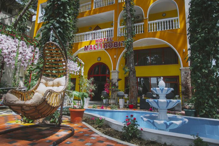 Hotel Mali i Robit