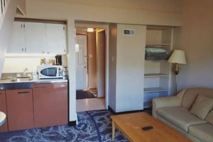 Room 21 of 37