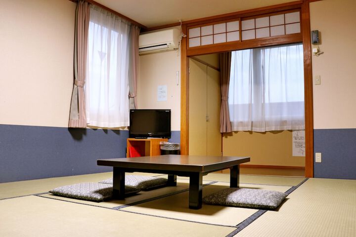 Room 28 of 69