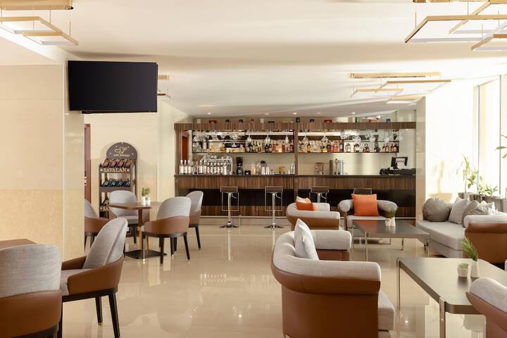 Hotel Interior 4 of 124