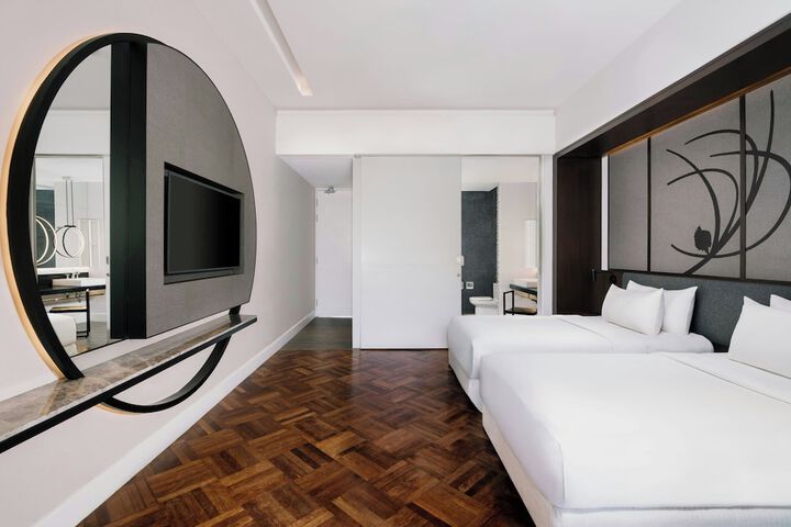 Room 16 of 104