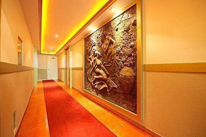 Ballroom/Hall 30 of 31