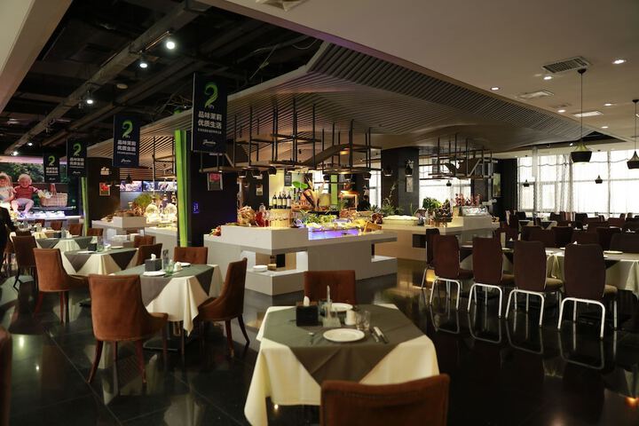 Dining 33 of 46