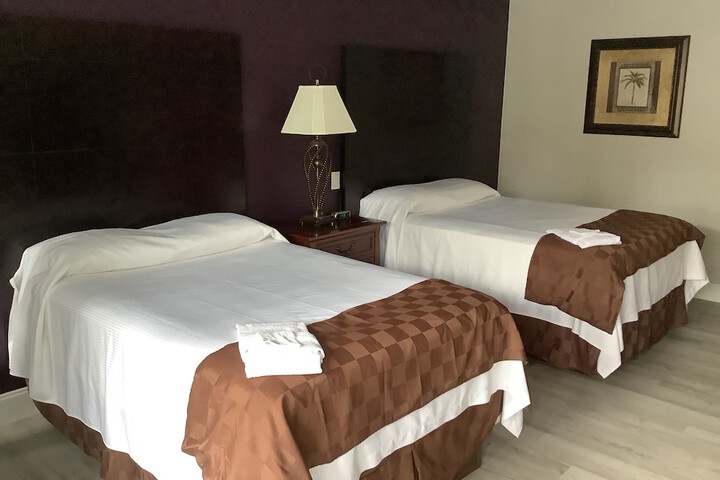2 Double Beds (4 of 6)