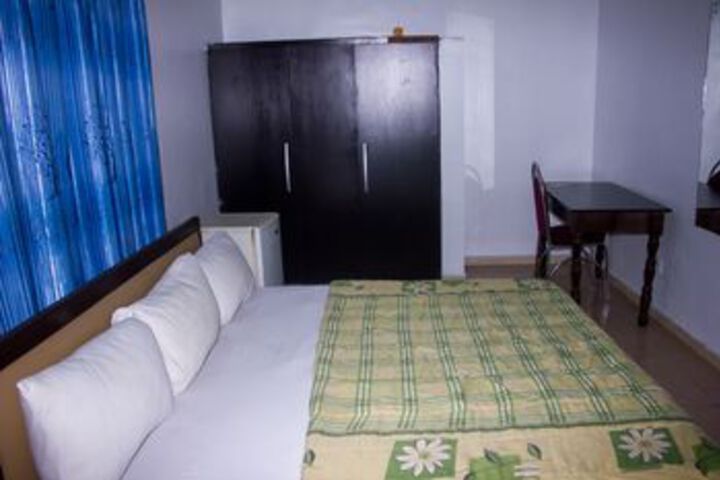 Room 19 of 37