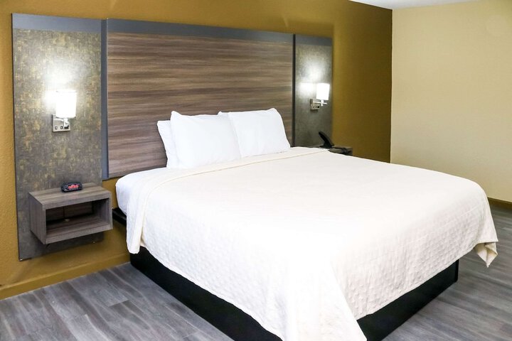 1 King Bed (1 of 3)