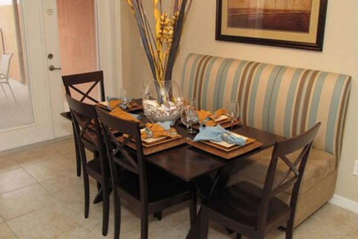 Dining 13 of 19