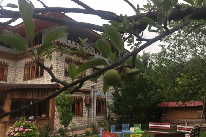 Hotel Exterior 14 of 18