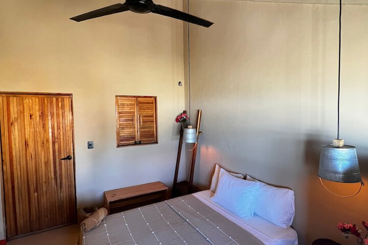Room 33 of 80