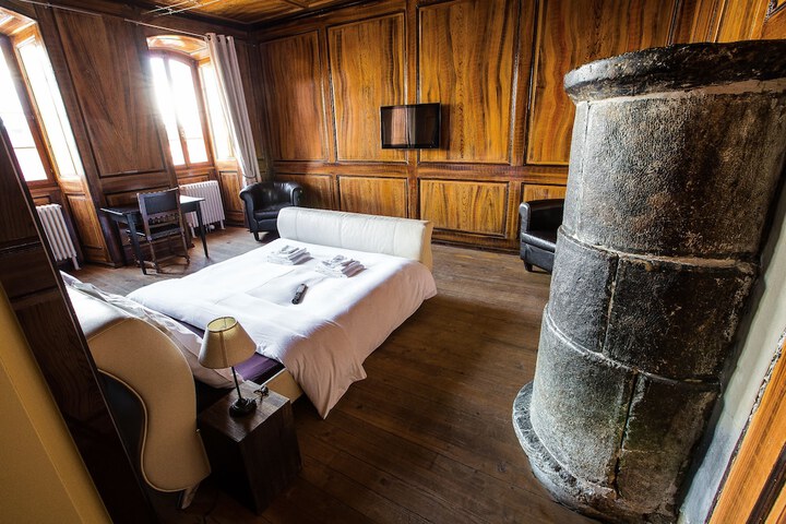 Room 3 of 72