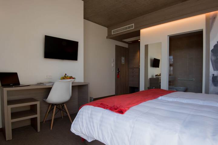 Room 5 of 37