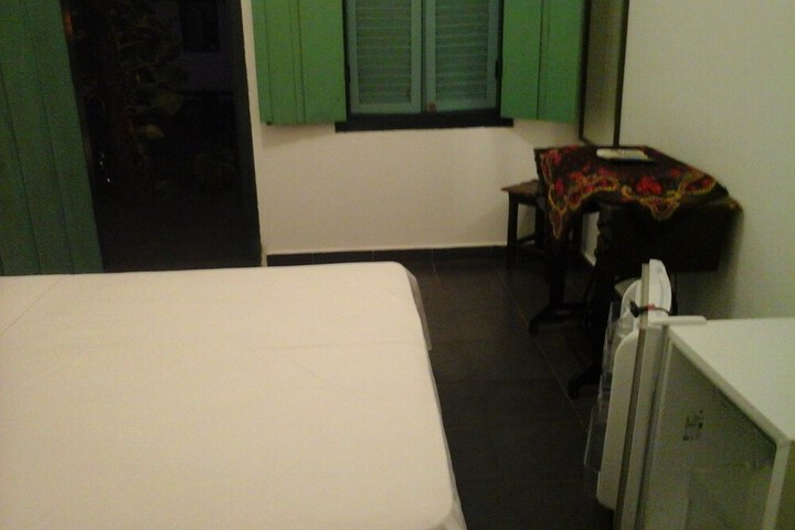 Room 4 of 28
