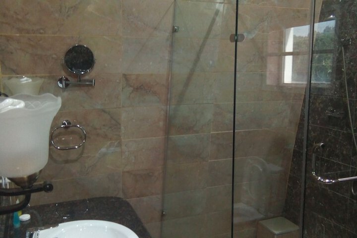 Room 35 of 59