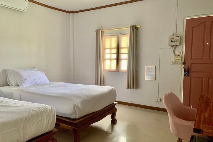 Room 13 of 81