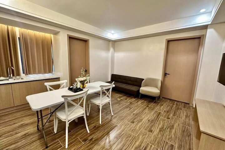 Room 17 of 38